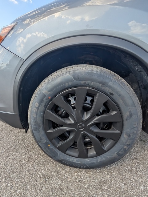2018 Nissan Rogue S photo 21