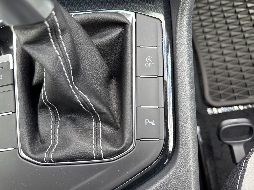 2025 Volkswagen Taos SE photo 23