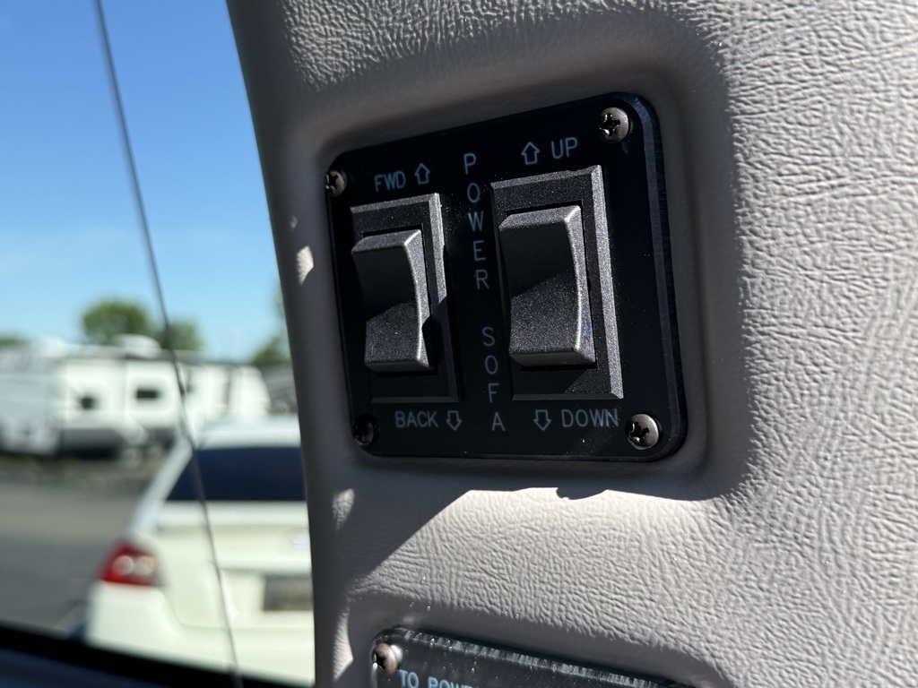 2025 Gmc Savana photo 7