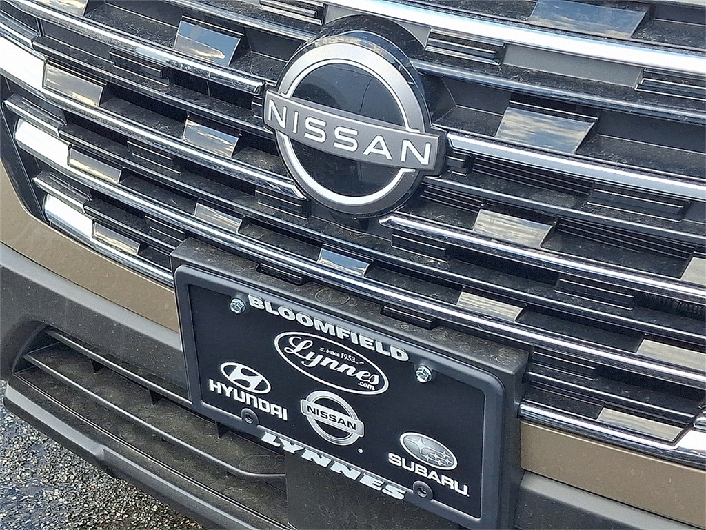 2025 Nissan Rogue SV photo 2