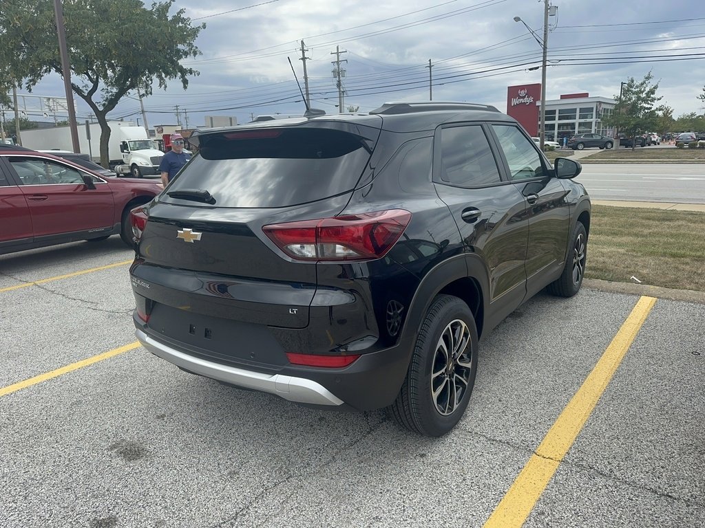 2026 Chevrolet Trailblazer LT photo 2