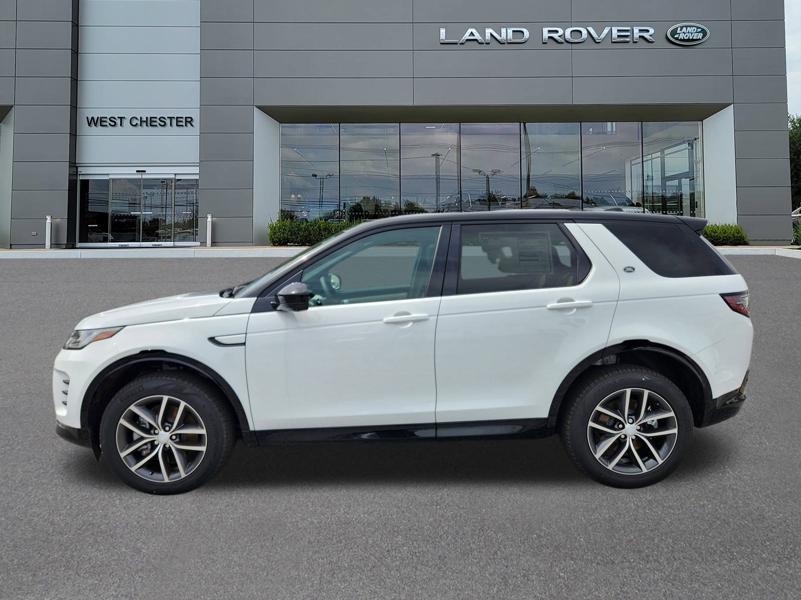 2025 Land Rover Discovery Sport SE photo 3