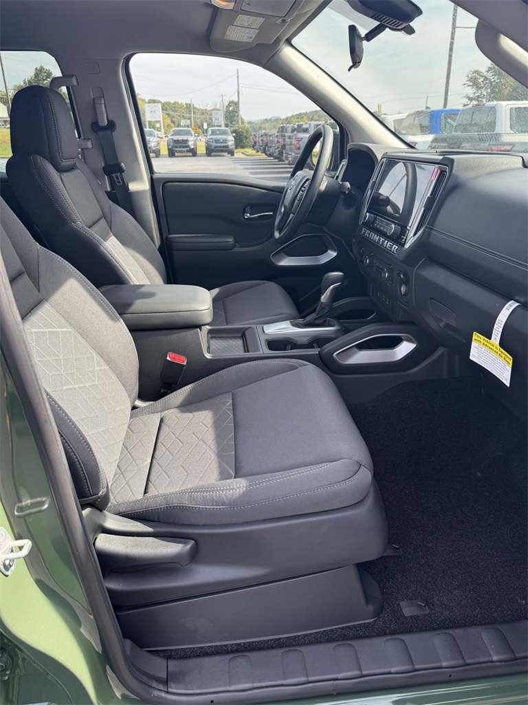 2025 Nissan Frontier Crew Cab SV photo 18
