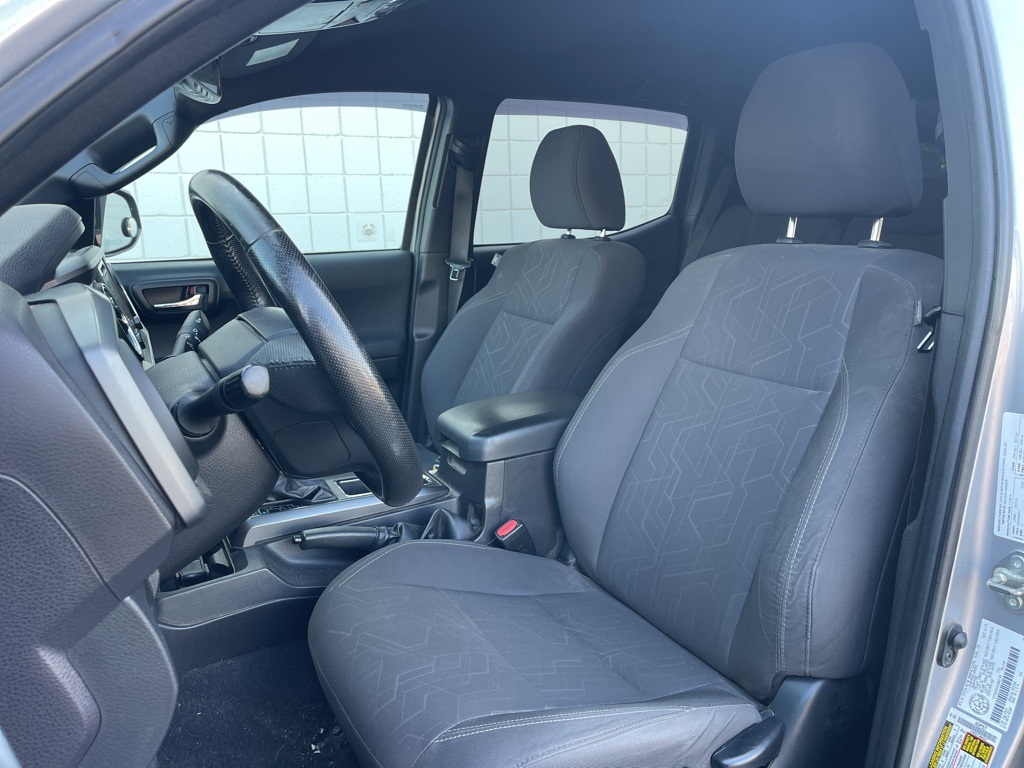2016 Toyota Tacoma TRD Sport photo 9