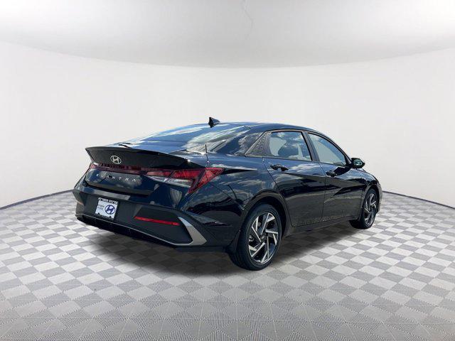 2025 Hyundai Elantra SEL Sport photo 5