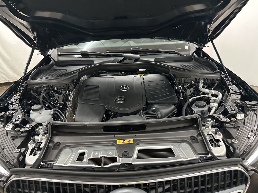 2025 Mercedes Benz GLC 300 photo 21