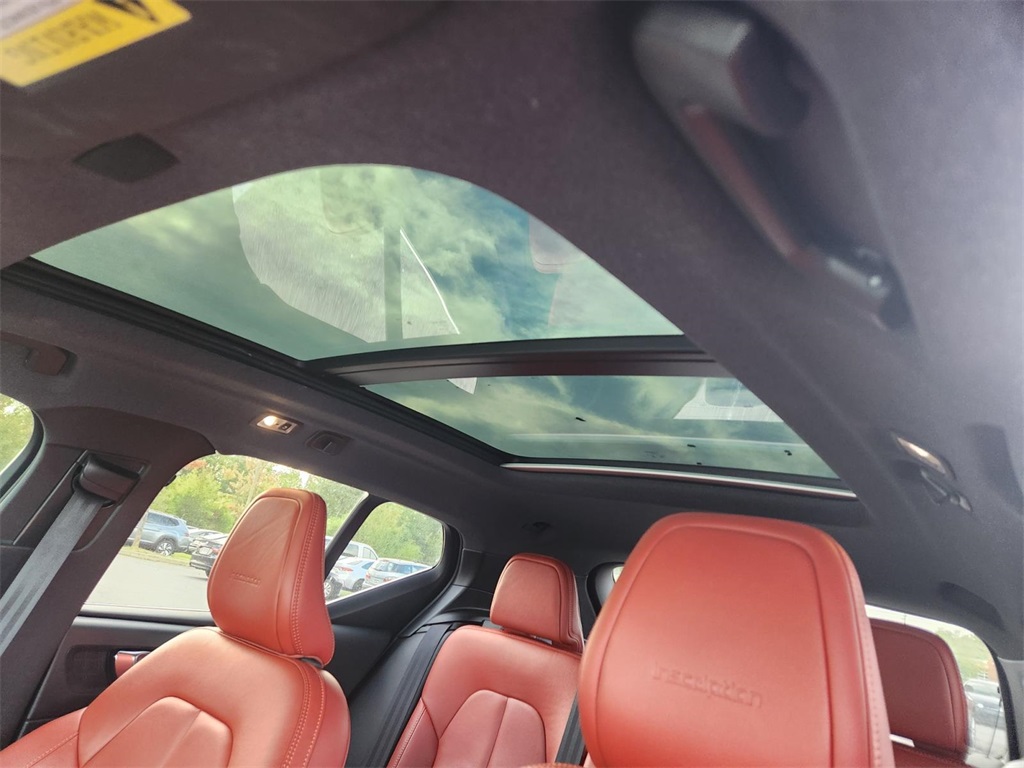 2020 Volvo XC40 Inscription photo 4
