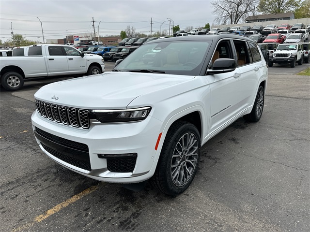 2025 Jeep Grand Cherokee L Summit photo 3