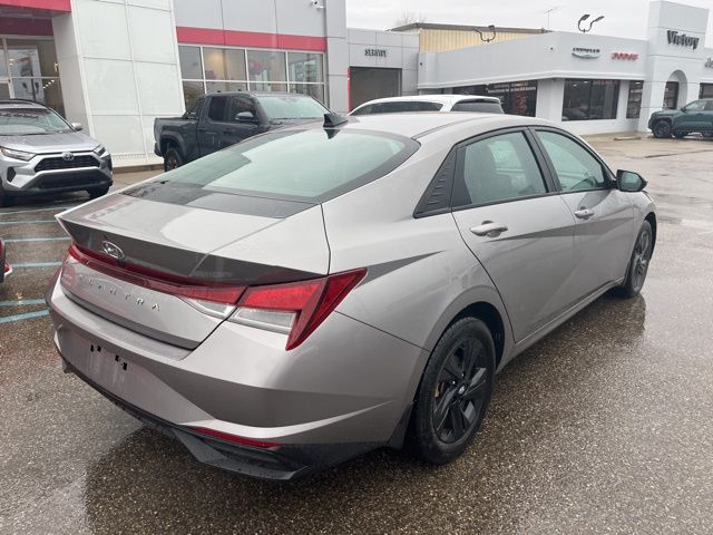 2023 Hyundai Elantra SEL photo 4