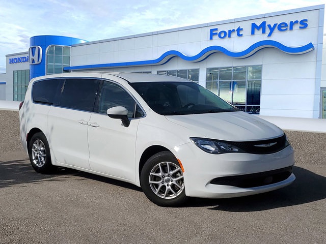 Pre-Owned 2023 Chrysler Voyager LX FWD's photo