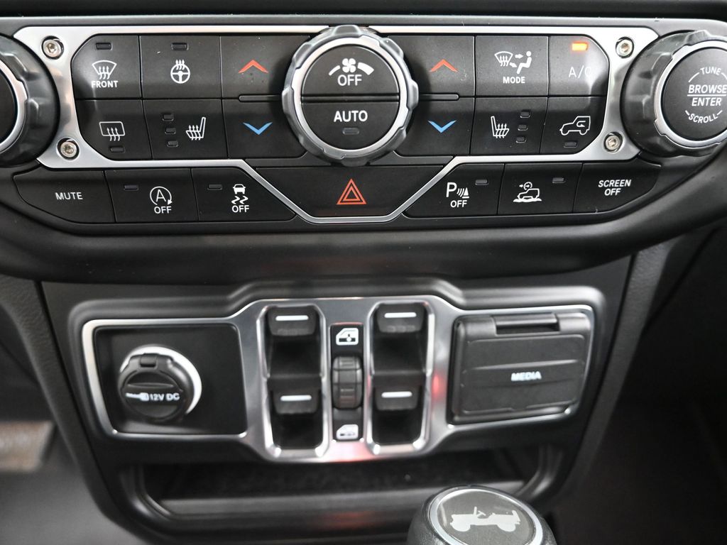 2021 Jeep Wrangler Unlimited Sahara photo 13