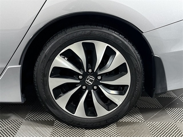 2017 Honda Accord Hybrid Touring photo 4