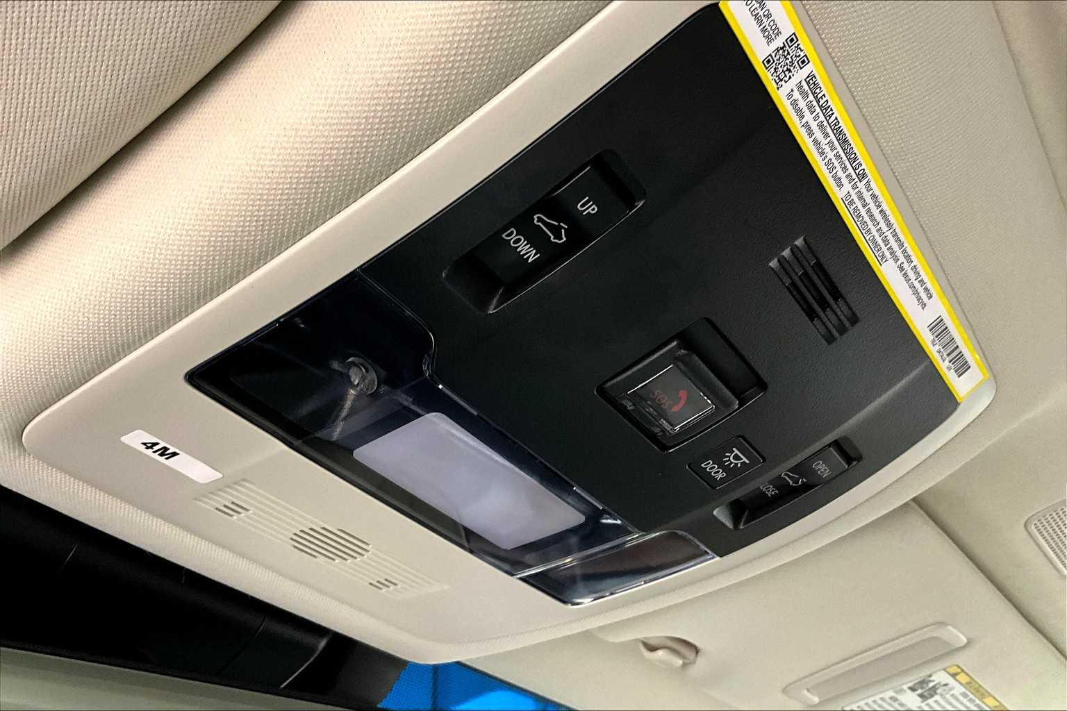 2025 Lexus ES 300h photo 33