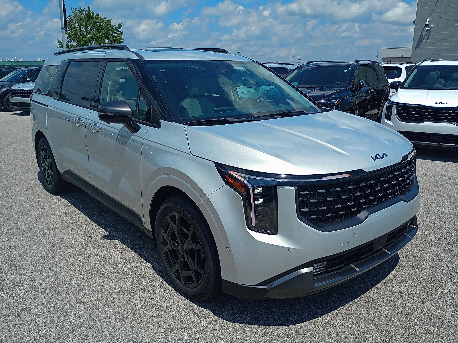 2026 Kia Carnival SX's photo