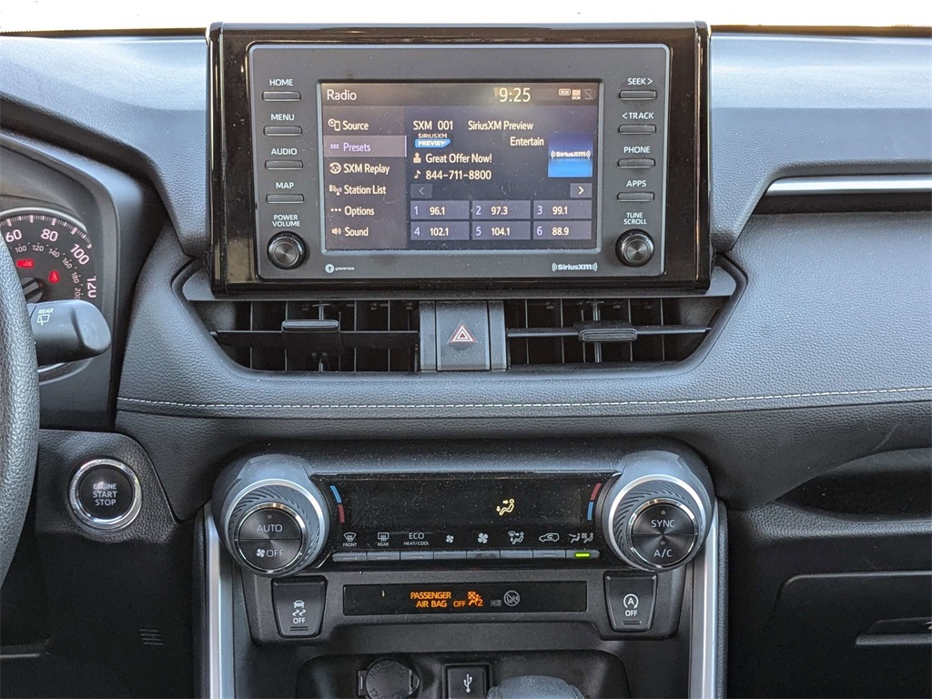 2022 Toyota RAV4 XLE photo 18