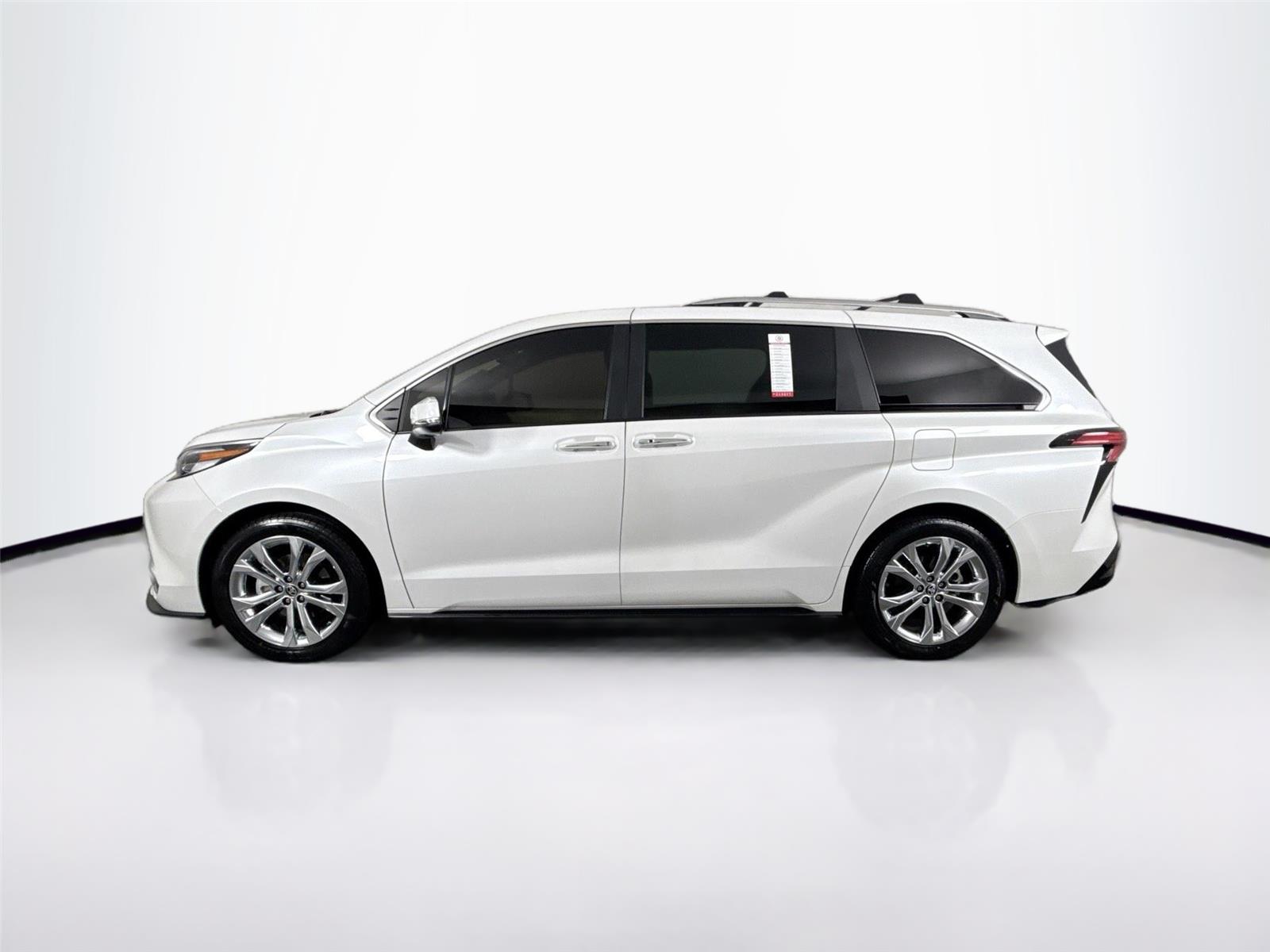 2023 Toyota Sienna Platinum photo 9