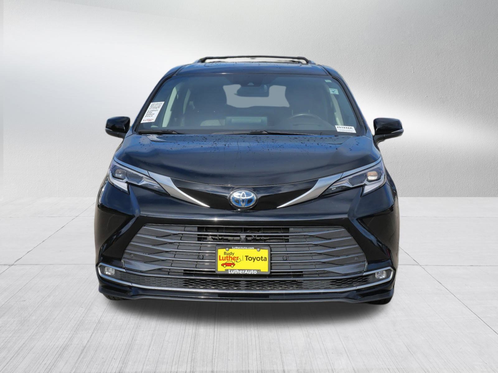 Certified 2022 Toyota Sienna Platinum with VIN 5TDESKFC4NS062194 for sale in Golden Valley, Minnesota
