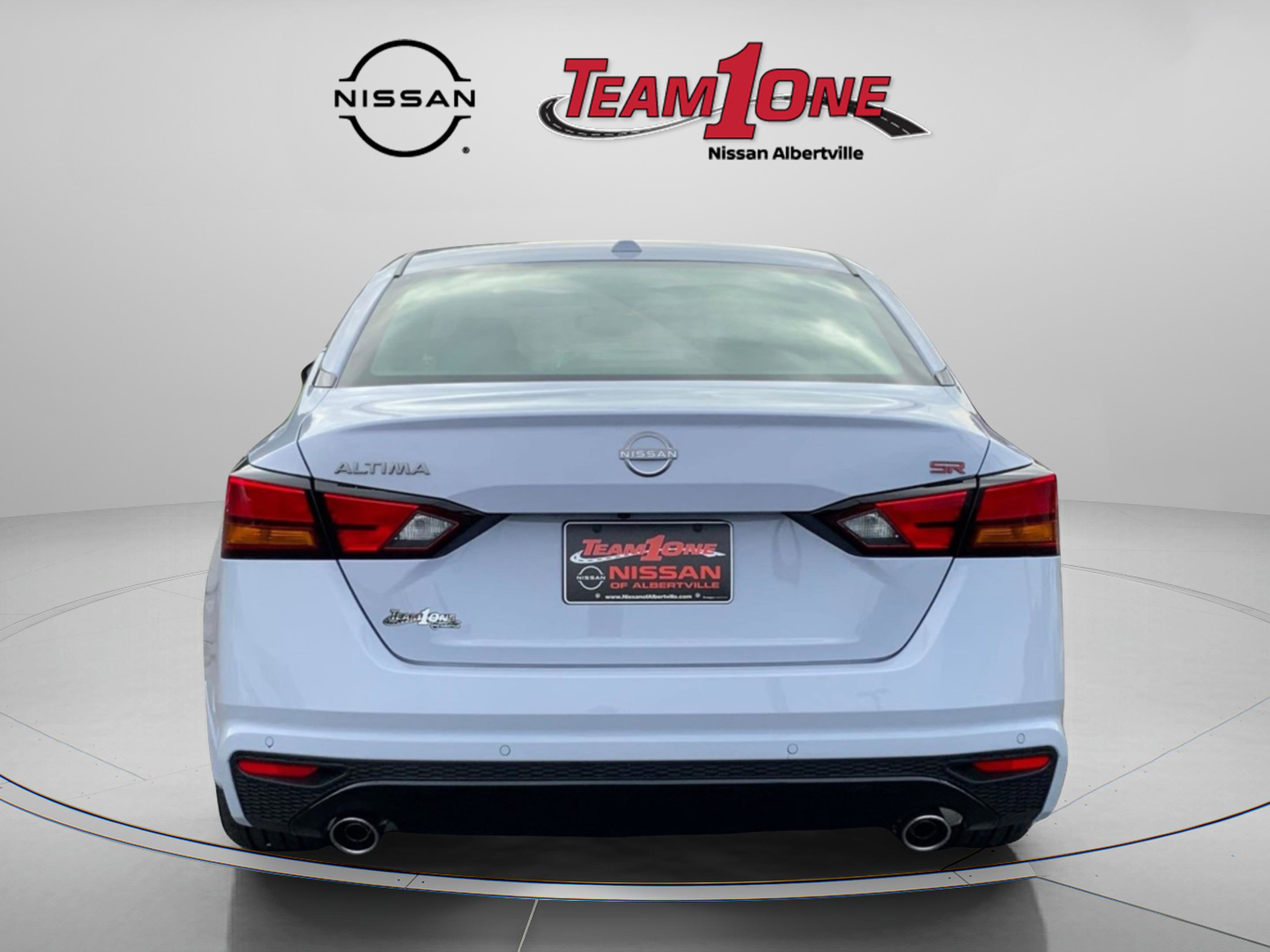2025 Nissan Altima SR photo 4