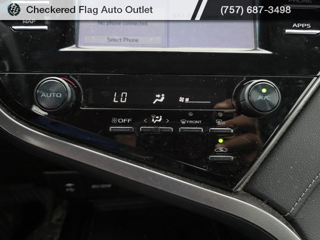 2019 Toyota Camry SE XLE photo 17