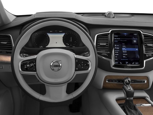 2016 Volvo XC90 T6 Momentum photo 6