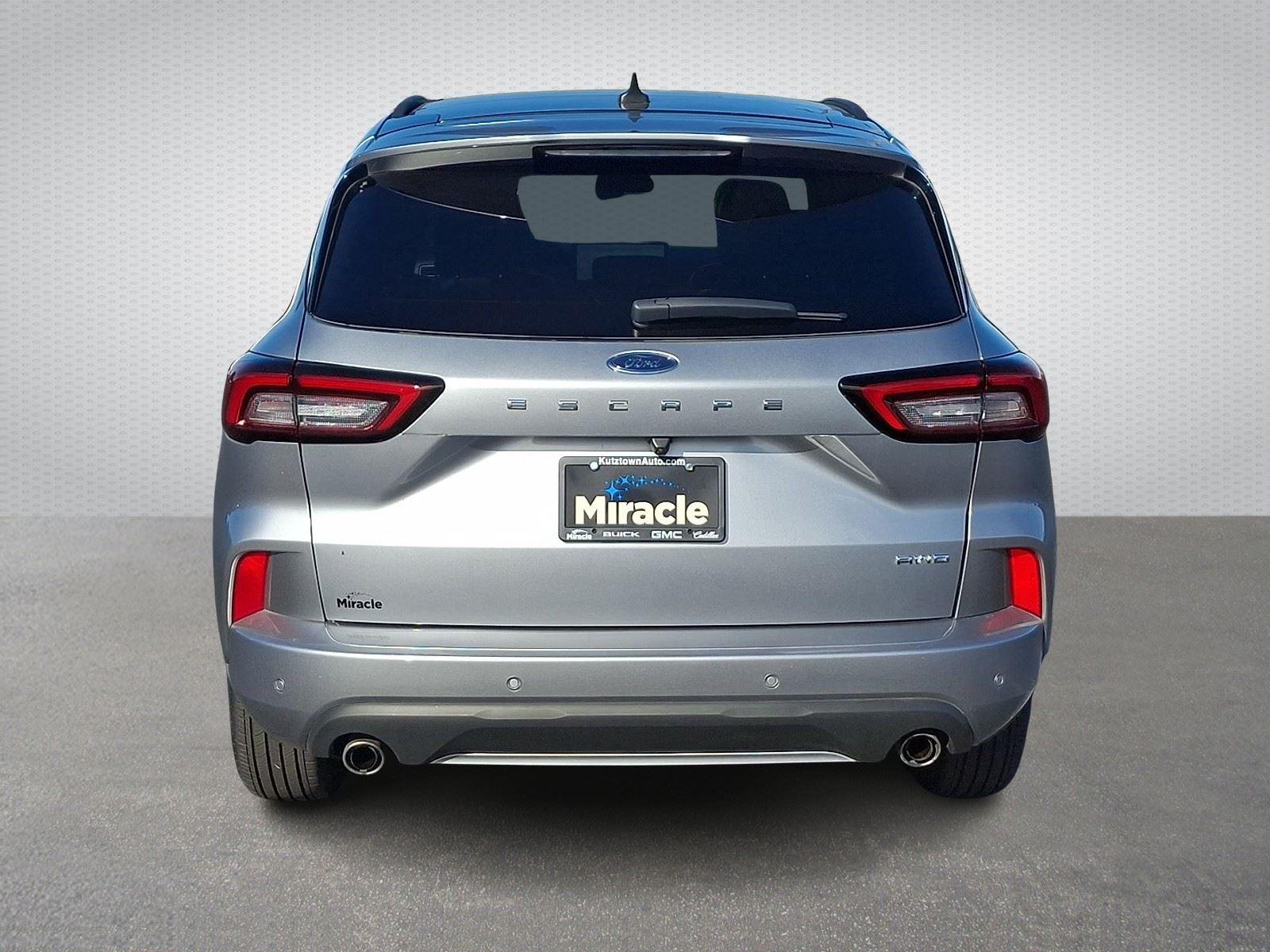 2023 Ford Escape ST-Line photo 4