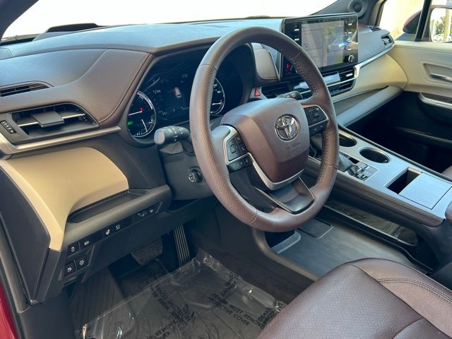 2024 Toyota Sienna Platinum photo 19