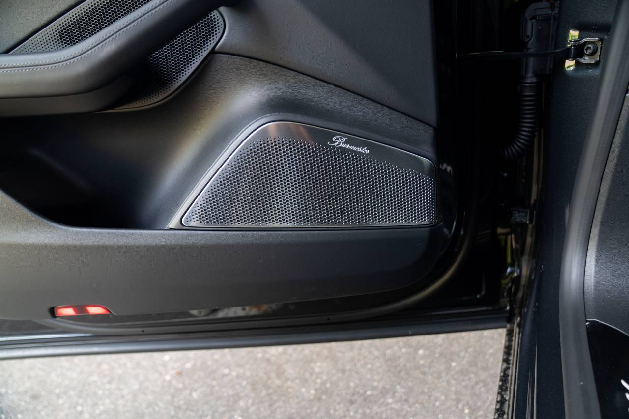 2025 Porsche Macan Turbo Electric photo 27