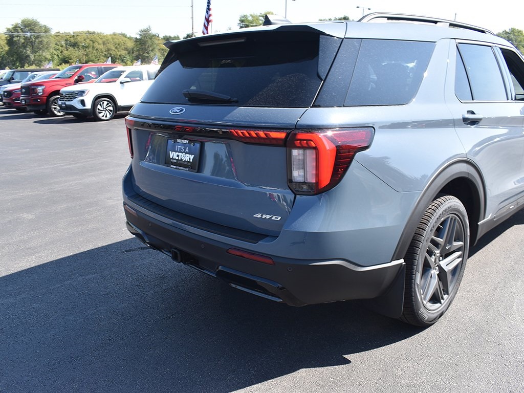 2025 Ford Explorer ST-Line photo 28