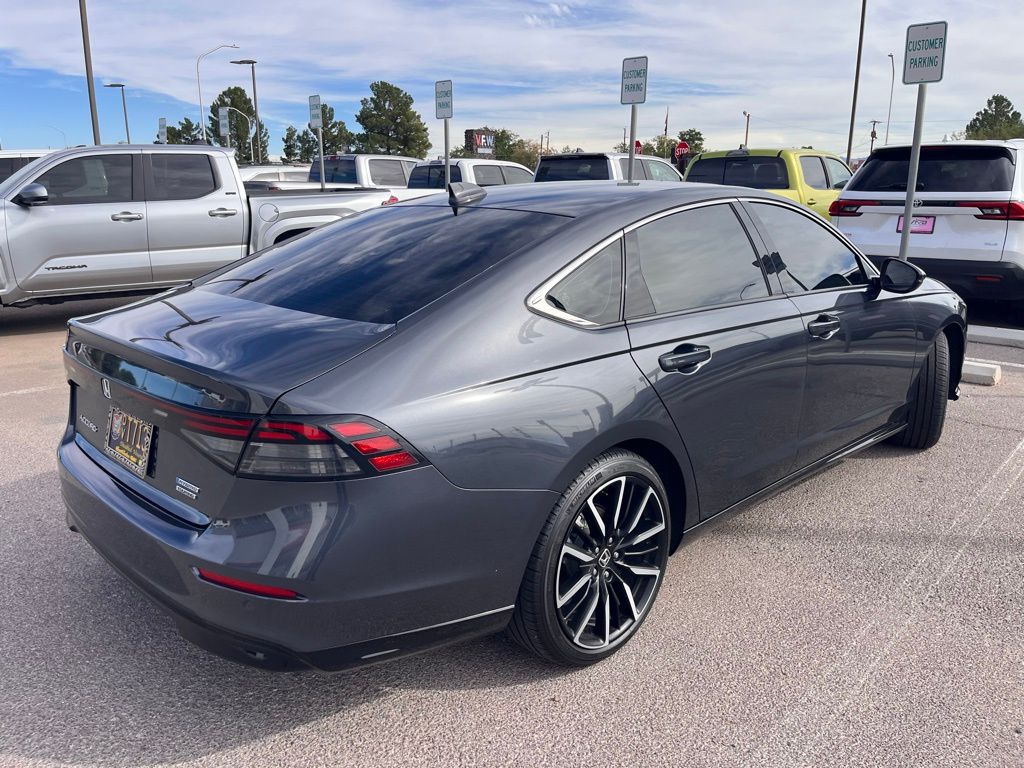 2024 Honda Accord Hybrid Touring photo 3