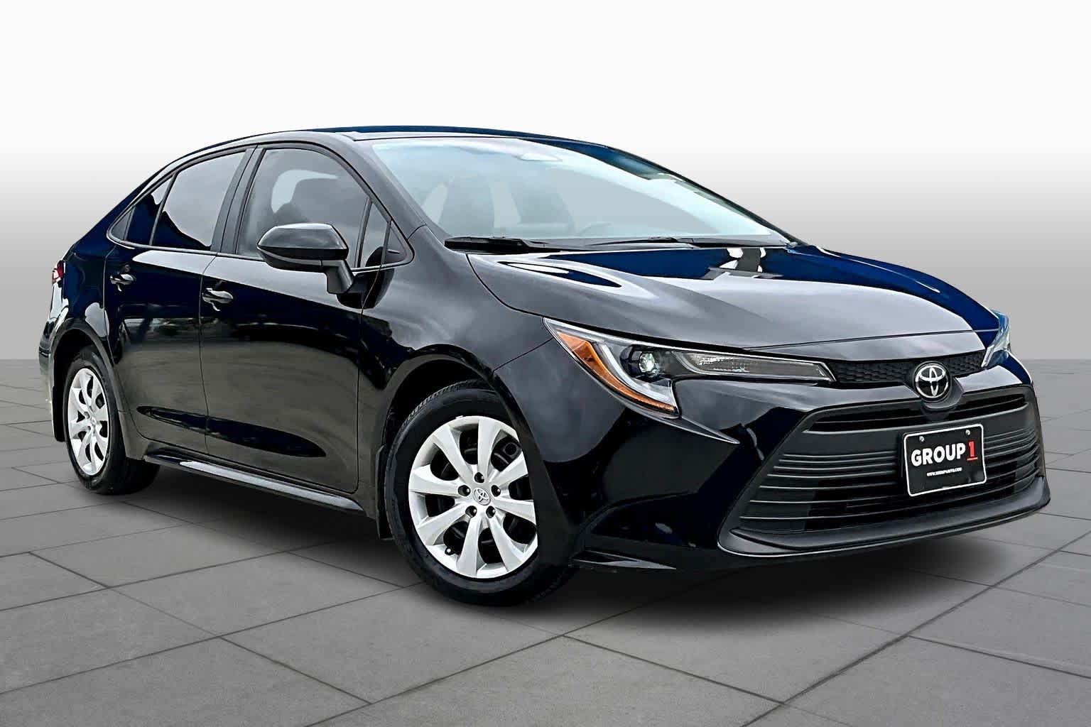 2025 Toyota Corolla LE photo 2