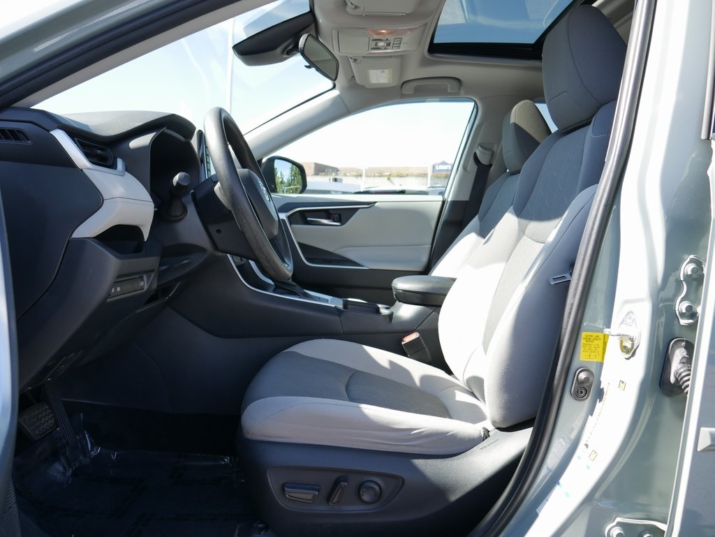 2019 Toyota RAV4 XLE Premium photo 9