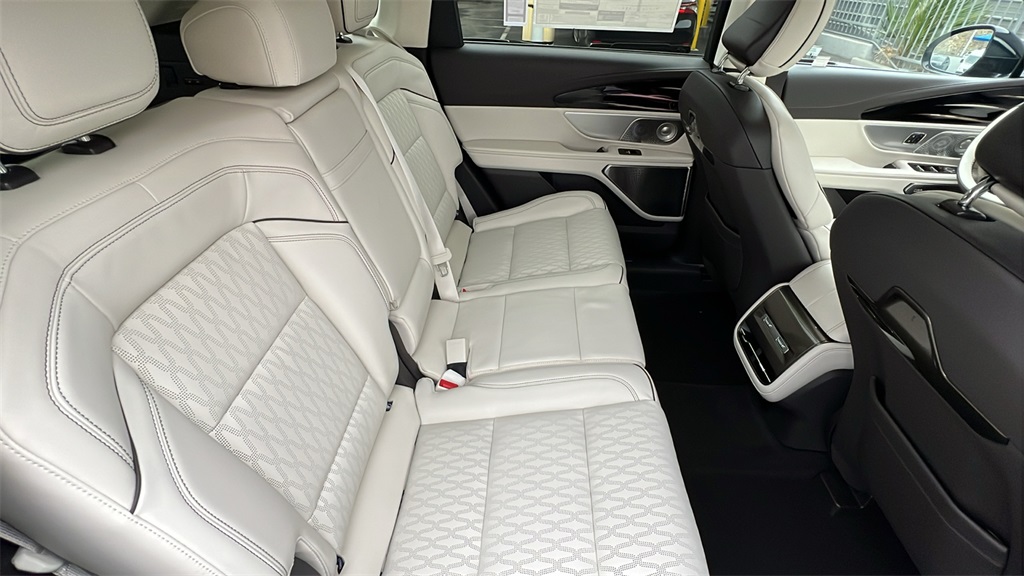 2026 Lincoln Nautilus Black Label photo 4