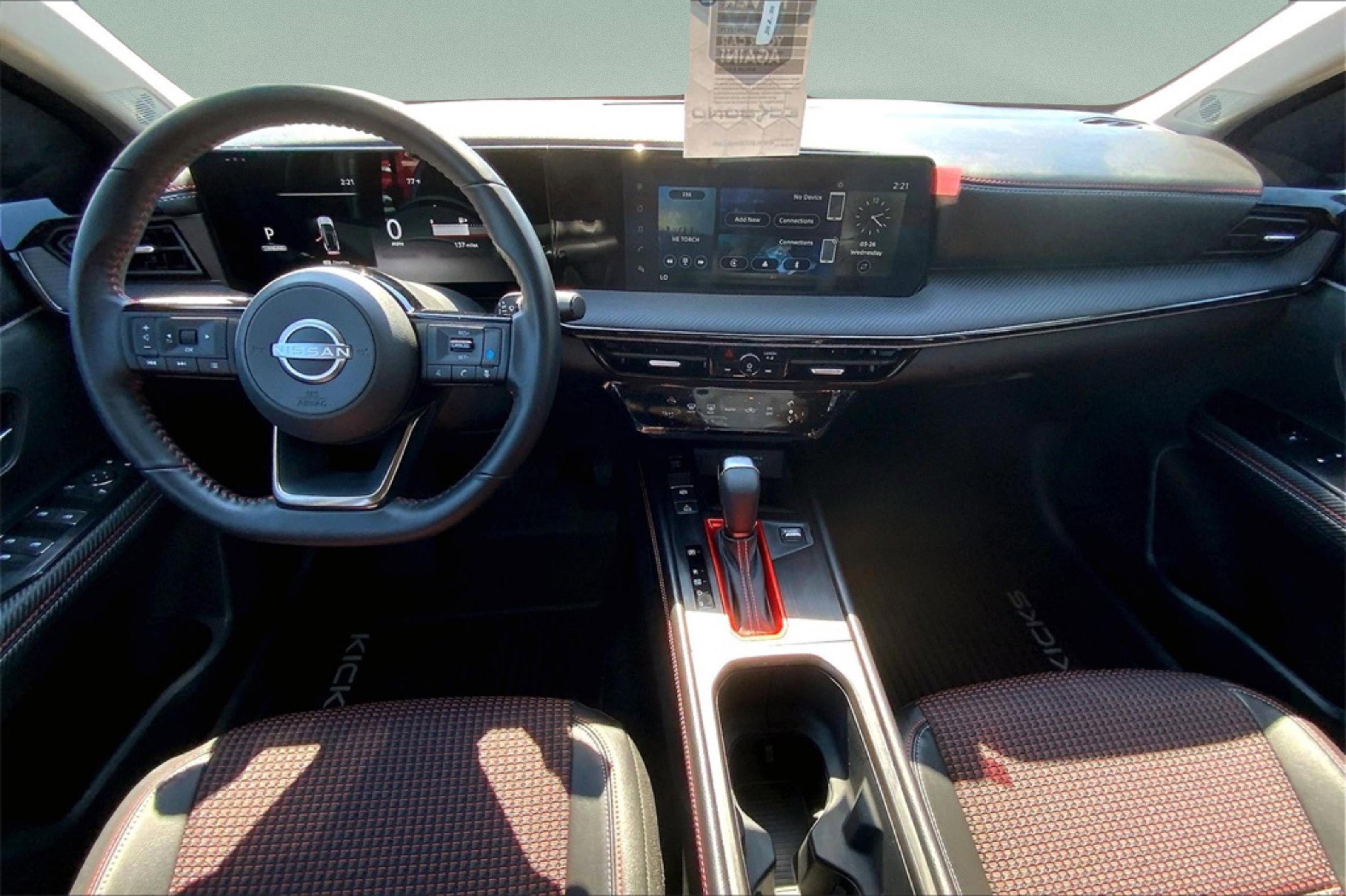 2025 Nissan Kicks SR photo 4