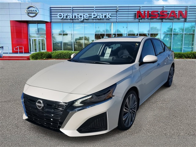 2025 Nissan Altima SL photo 4