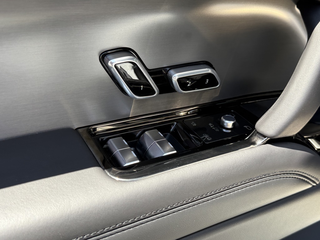 2025 Land Rover Range Rover Sport SE photo 9