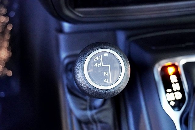 New 2025 Hydro Blue Pearl-Coat Exterior Paint Jeep Sport S image 39