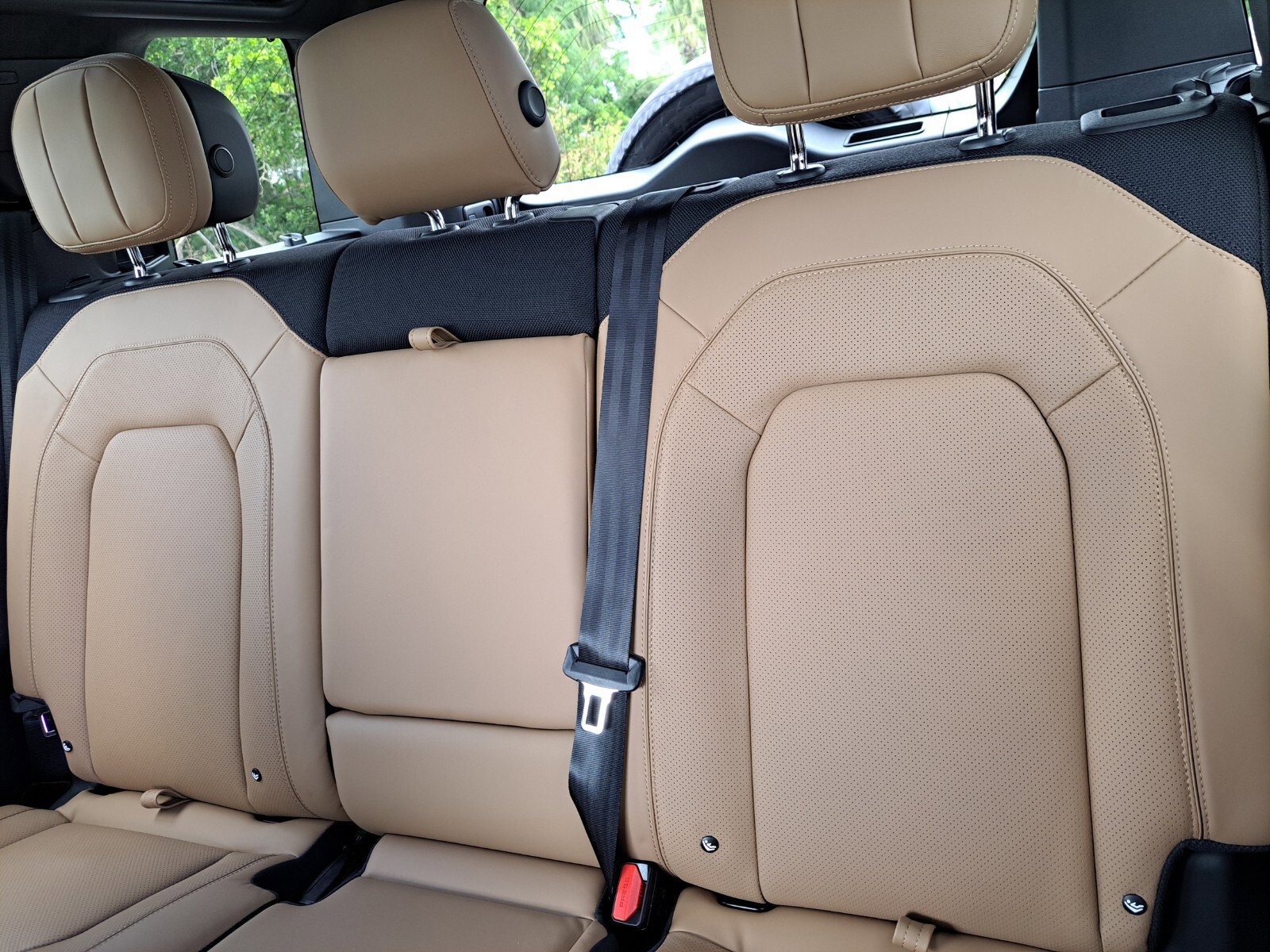 2025 Land Rover Defender X photo 15