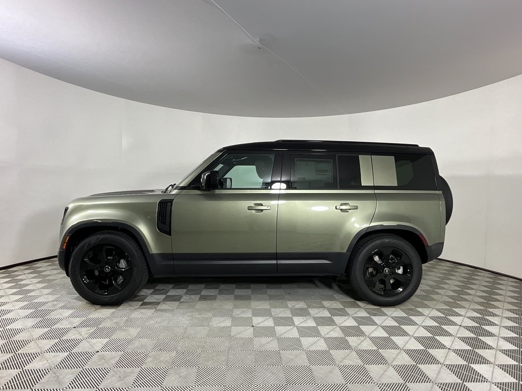 2025 Land Rover Defender 110 S photo 3