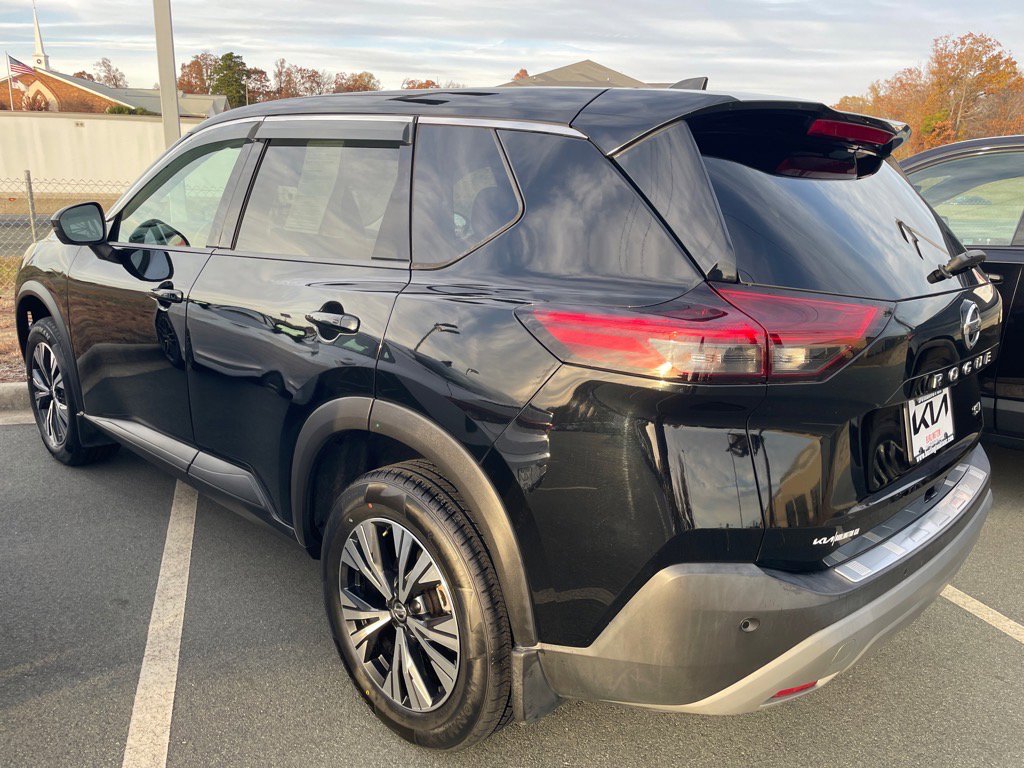 2021 Nissan Rogue SV photo 3