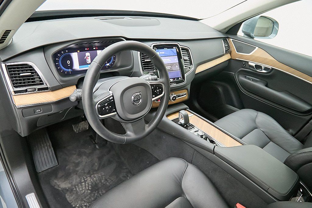 2023 VOLVO XC90 - Image 12