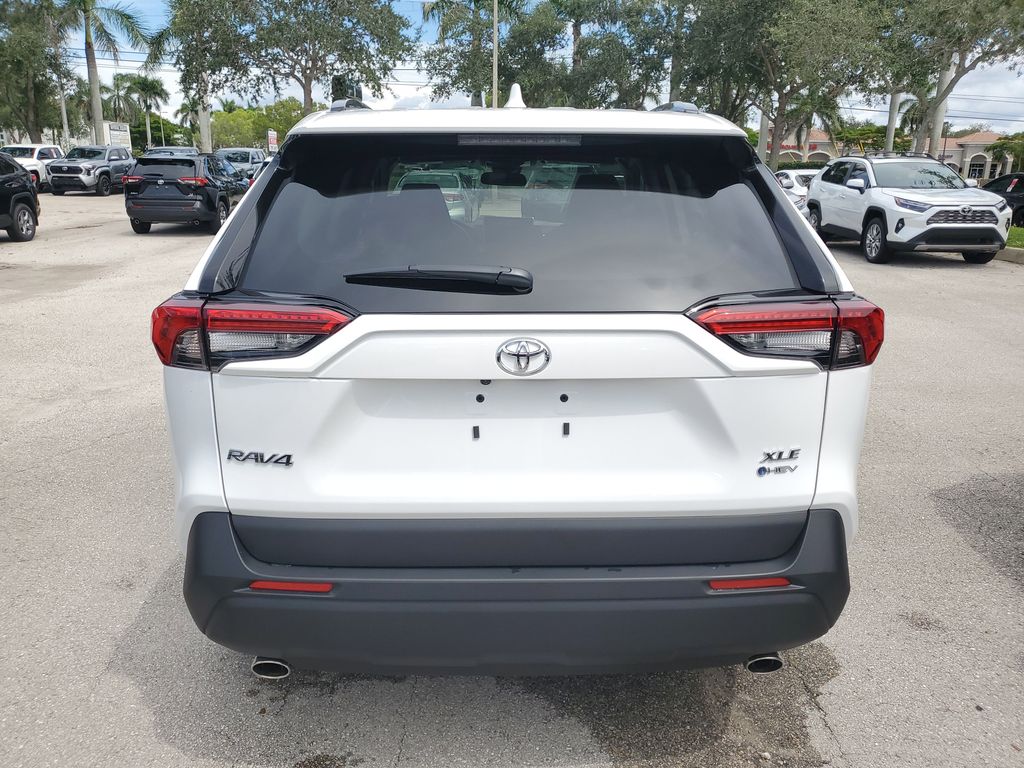 2025 Toyota RAV4 Hybrid XLE photo 5