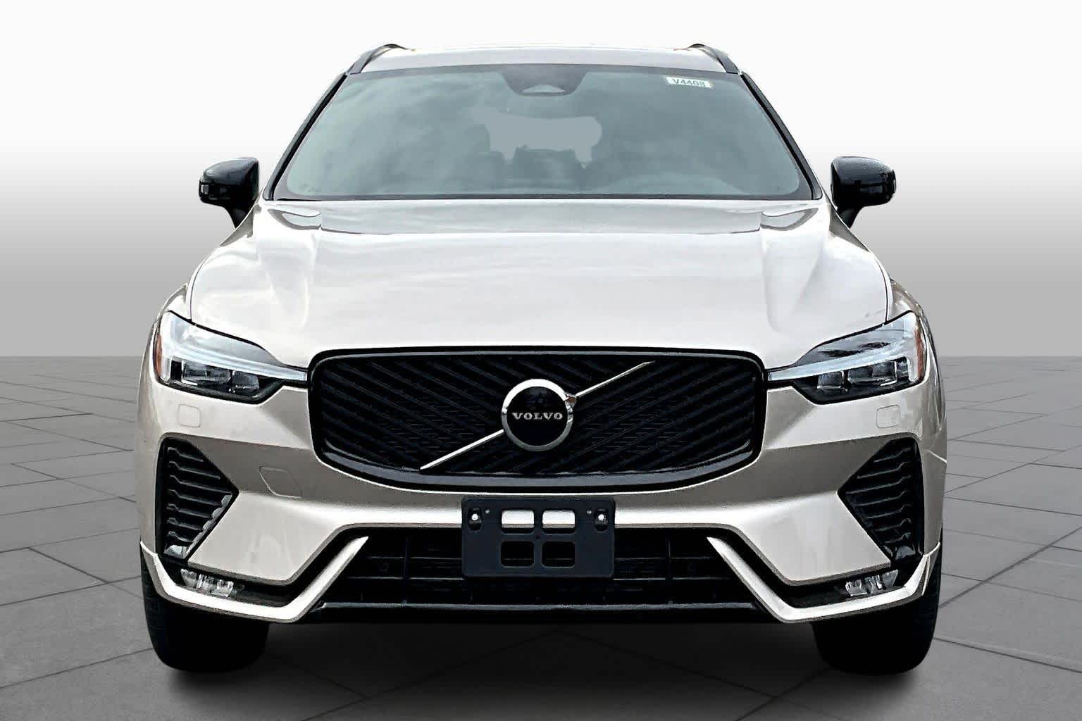 2026 Volvo XC60 B5 Core photo 2