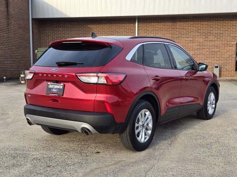 2022 Ford Escape SE photo 3