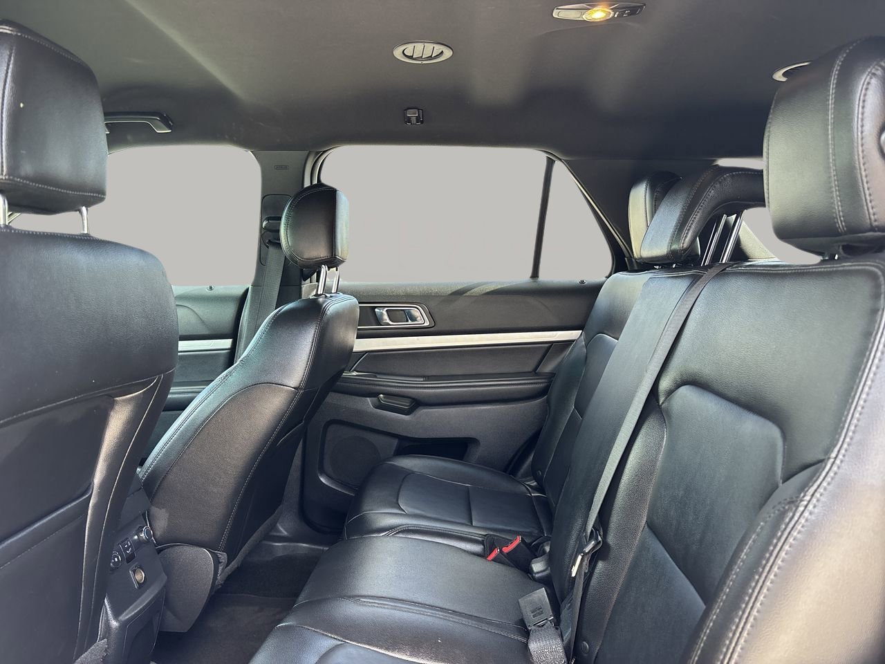 2016 Ford Explorer XLT photo 17