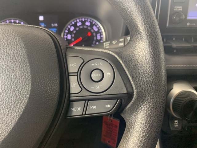 2022 Toyota RAV4 LE photo 16