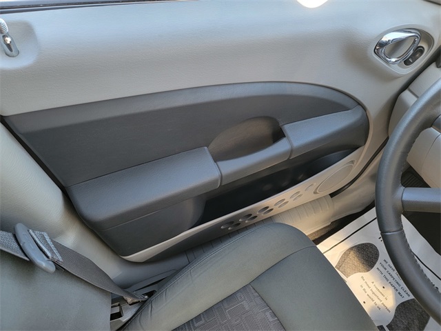 2010 Chrysler PT Cruiser Touring photo 28