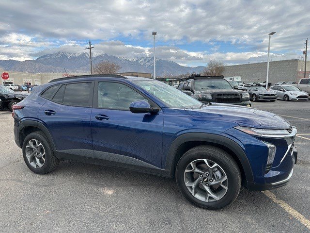 2024 Chevrolet Trax LT photo 3