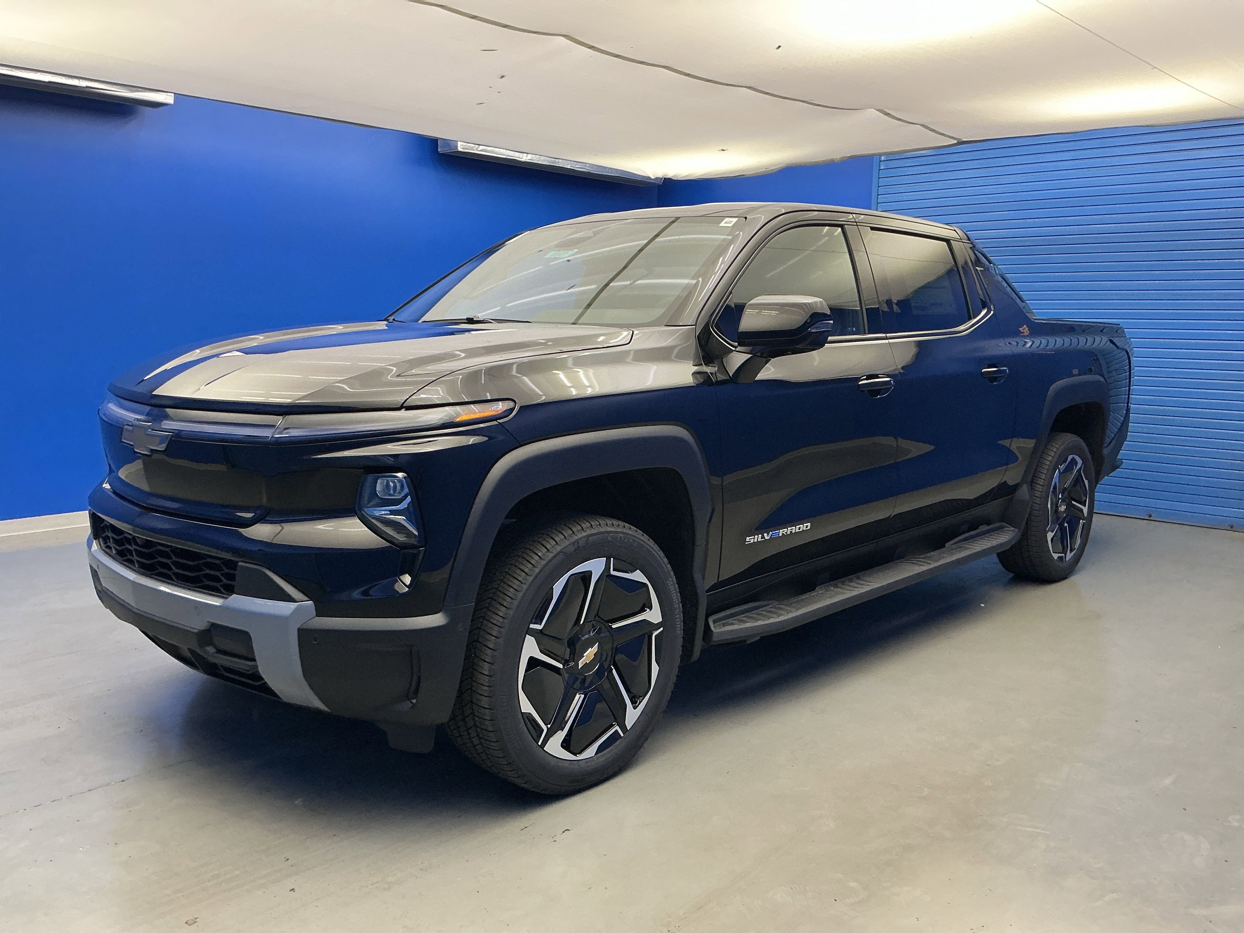 2026 Chevrolet Silverado EV photo 4