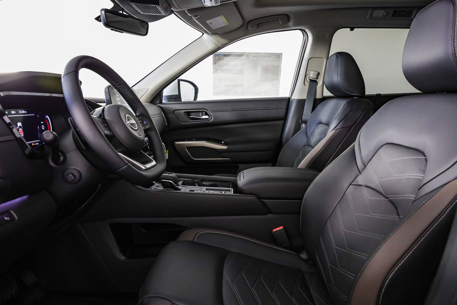 2025 Nissan Pathfinder Platinum photo 19
