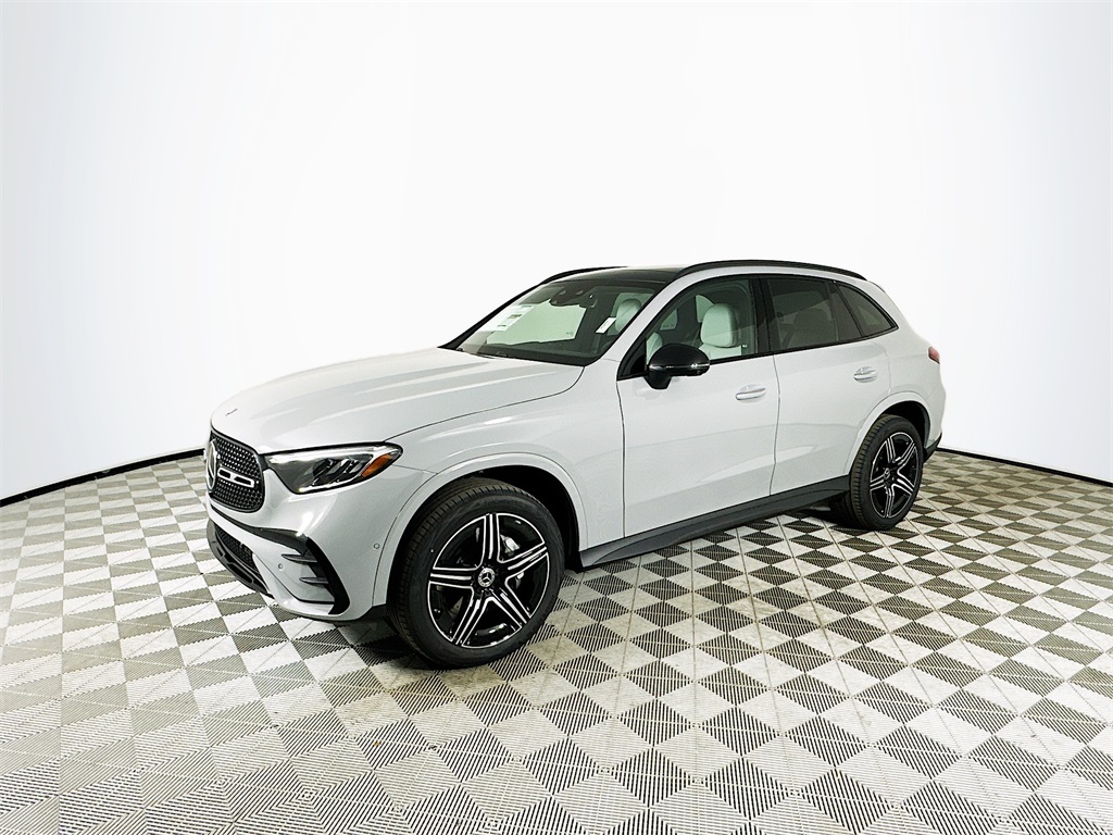 2025 Mercedes Benz GLC 300 photo 3